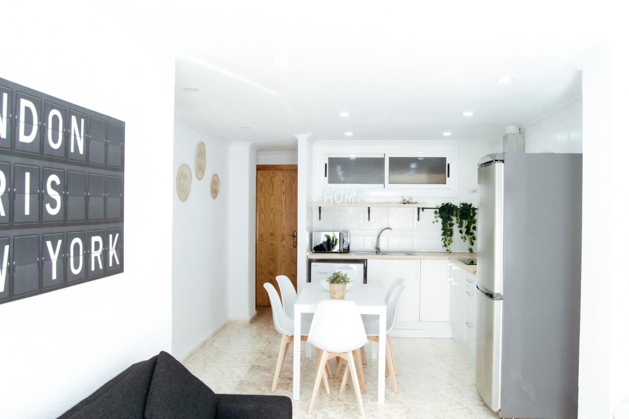 Sol Y Mar Apartments, A 200M De La Playa En El Centro סנטה פולה מראה חיצוני תמונה